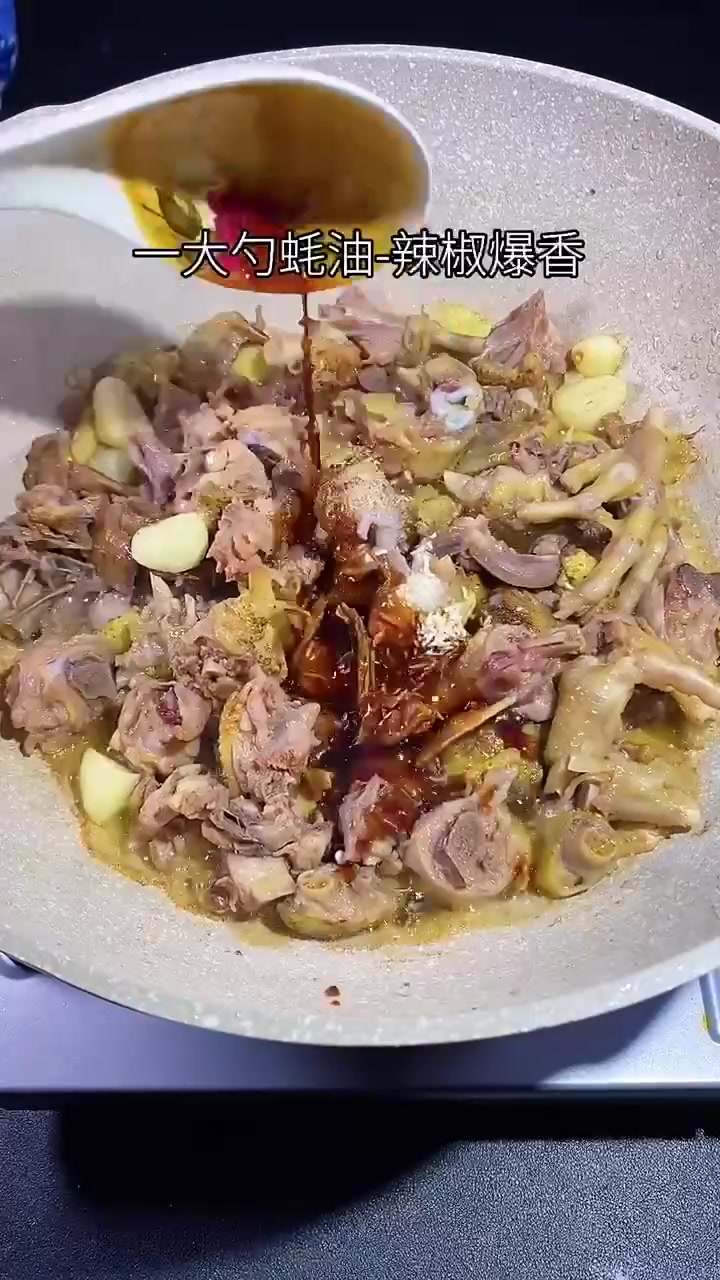 老姜炒鸡的做法湘菜。