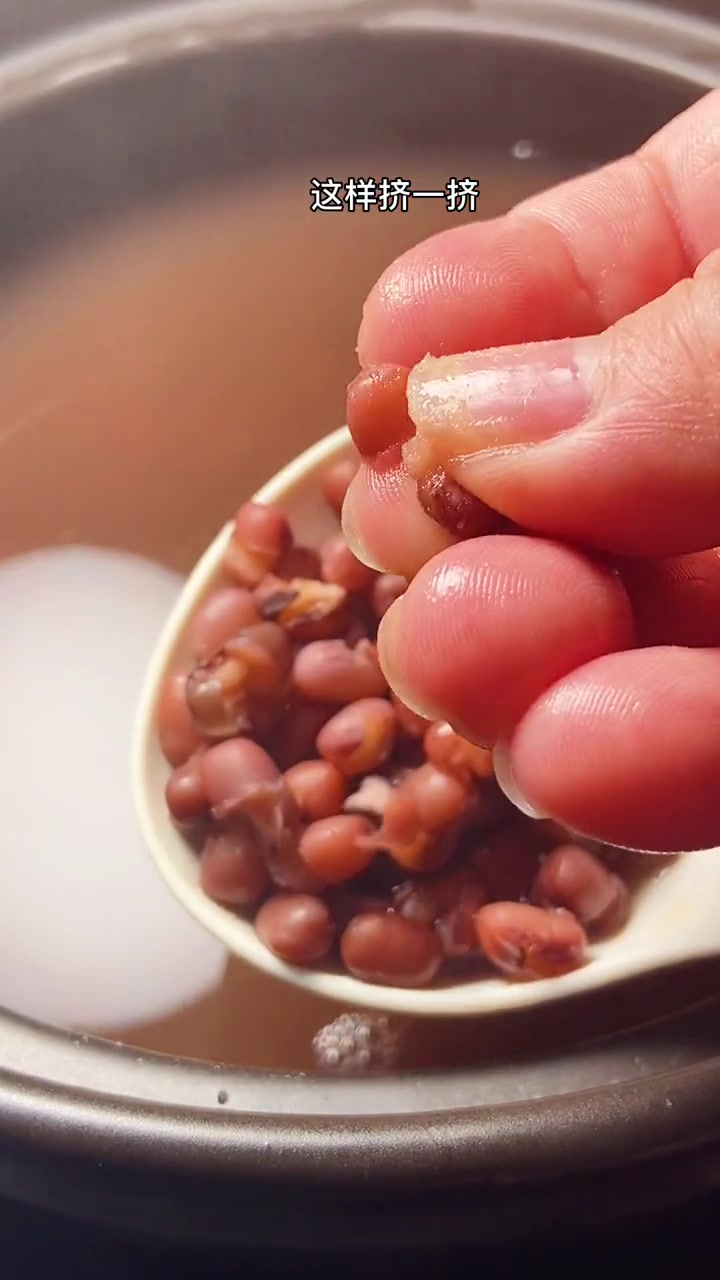 红豆沙羹的做法。