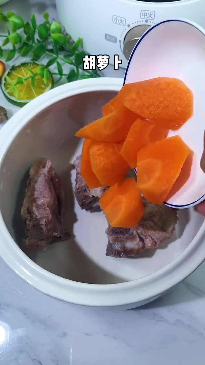 广东粉葛猪骨汤的做法 