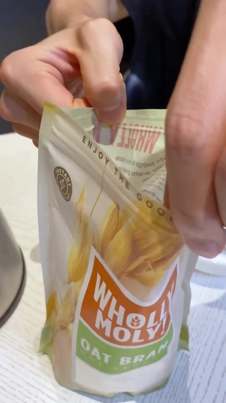 健身之后吃什么?今天给大家带来我的“独家”健身餐,好哩燕麦麸皮!高纤营养又好吃,快来一起试