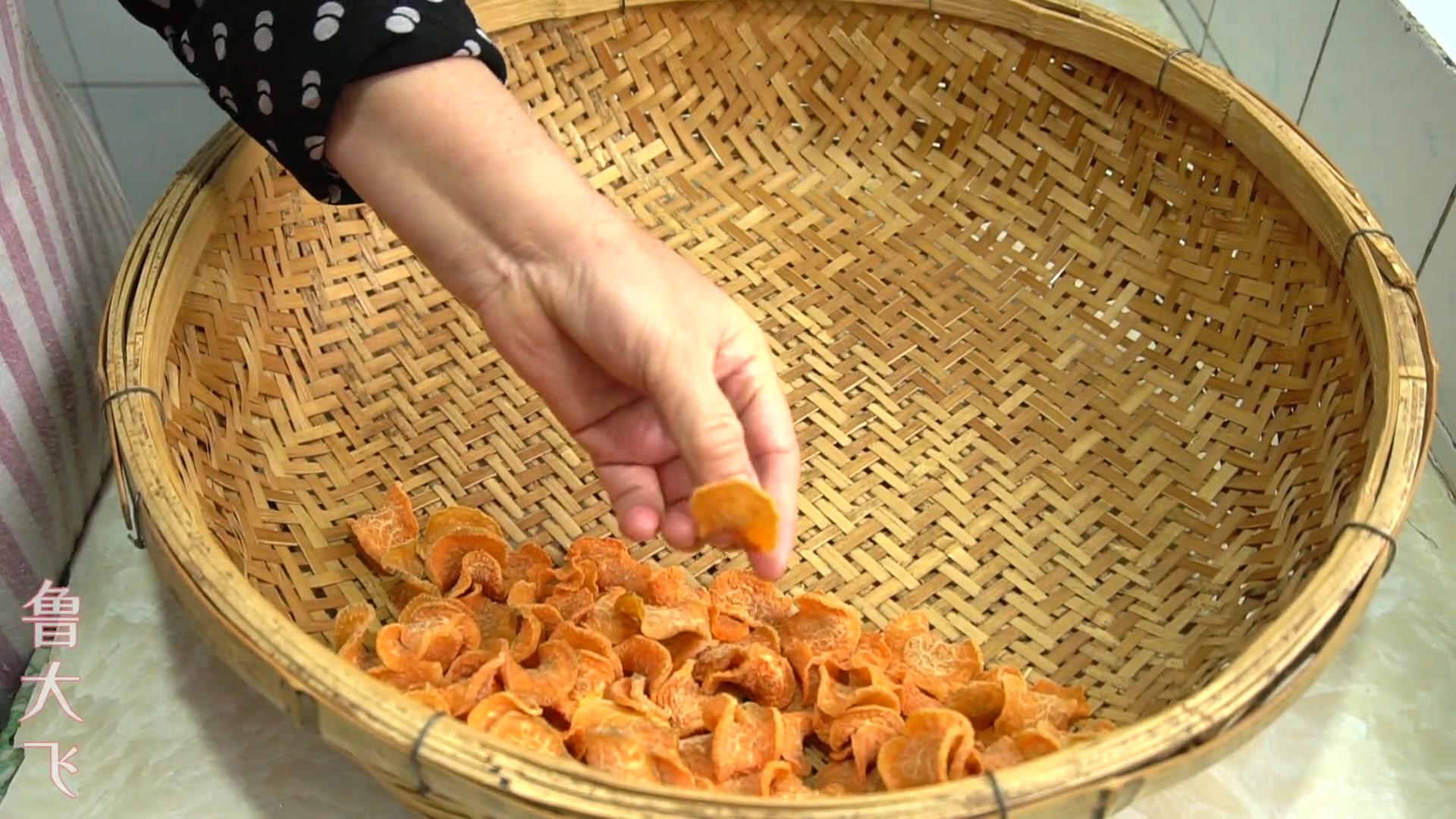 番薯片制作过程。