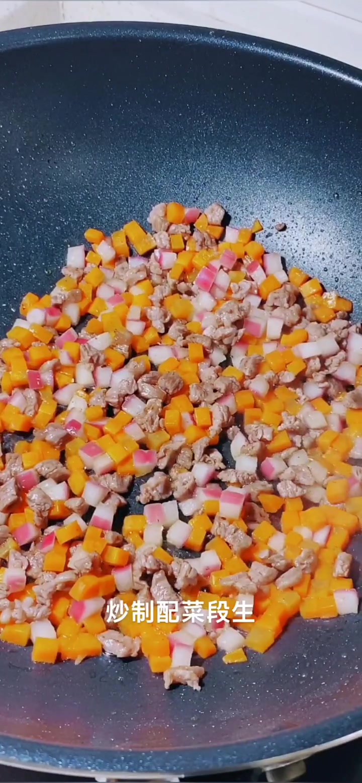 牛肉炒饭的做法。