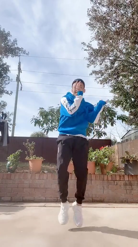 帅气男生生活照套图商务白领男素材 美食旅游海滩游泳自拍照