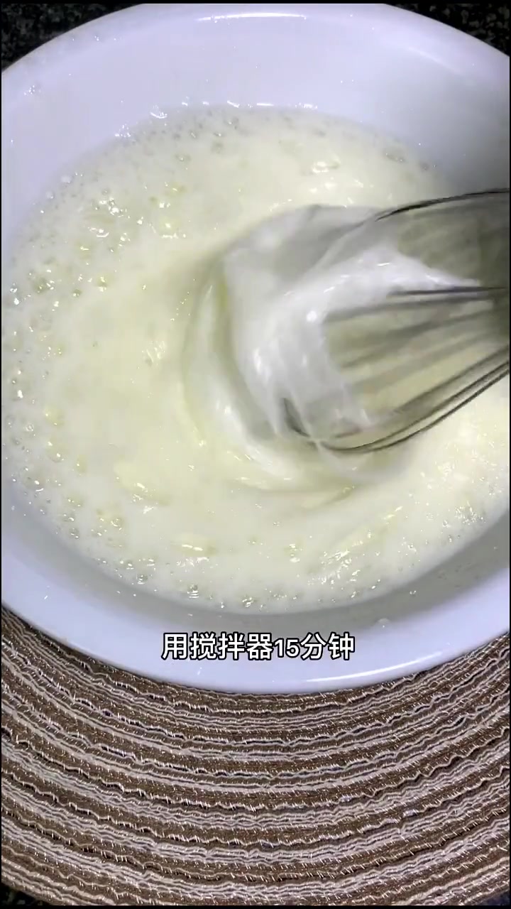 在家做蛋糕的简单方法电饭锅。