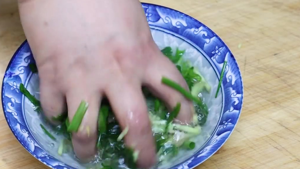 调白菜饺子馅时,不要直接用盐杀白菜! 猪肉 白菜 饺子馅 美味食谱 烹饪技巧 调白菜饺子馅