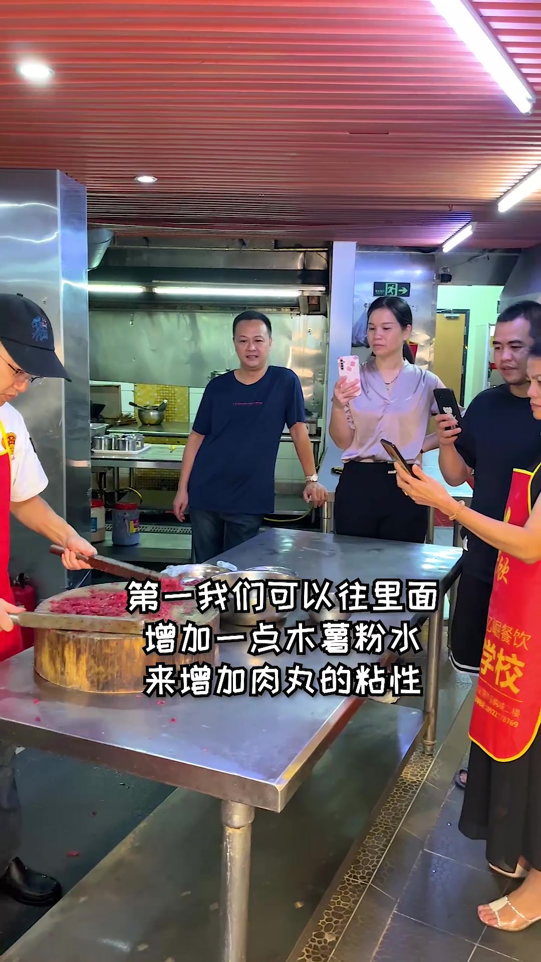 手打牛肉丸真的是用手打出来的