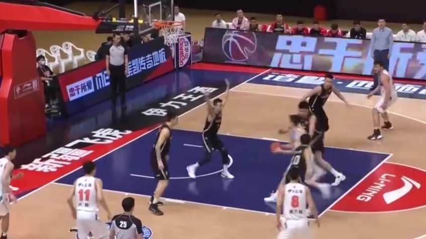 【阿不都沙拉木43分 】受过大伤照样牛!本场比赛新疆前锋阿不都沙拉木全场出战36分钟,投篮