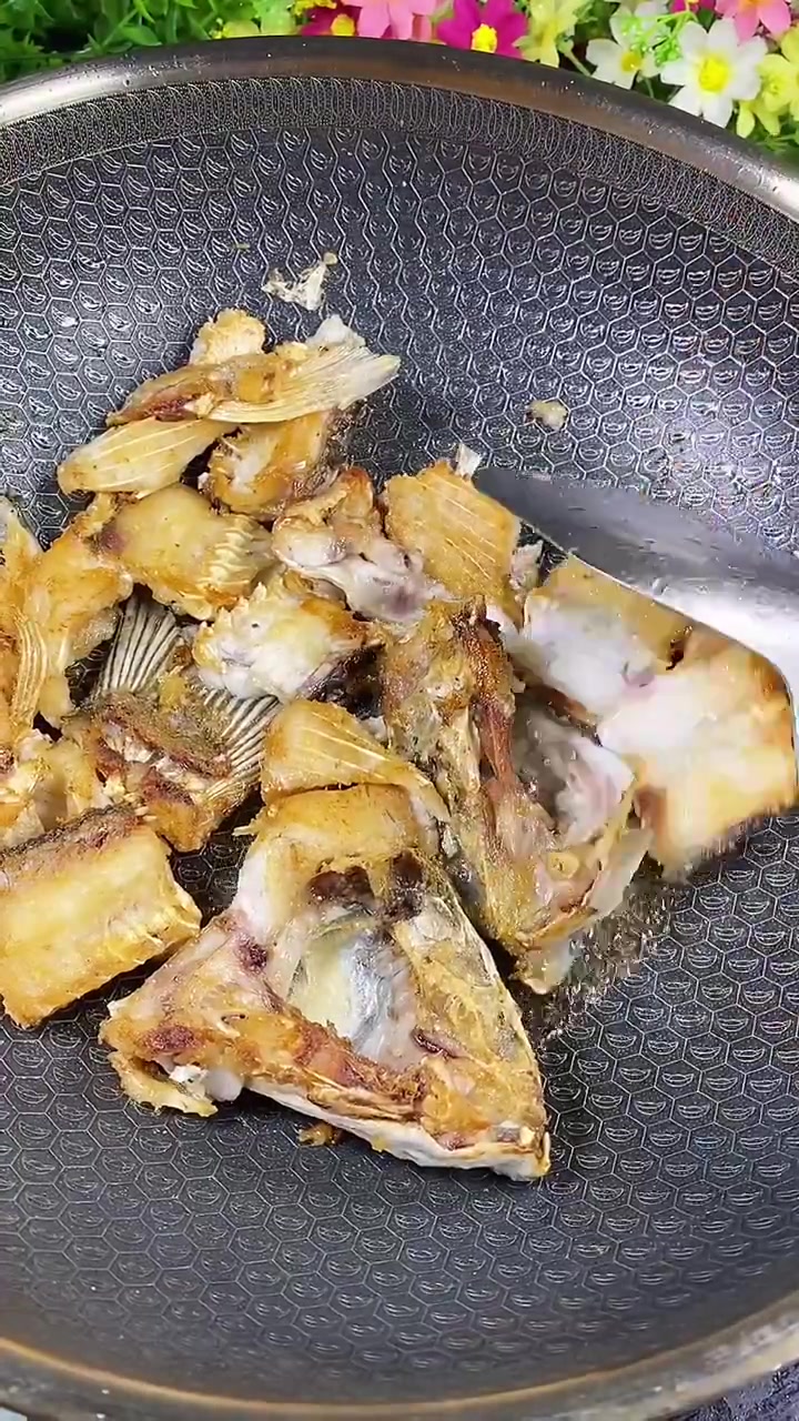 酸菜鱼做法视频。