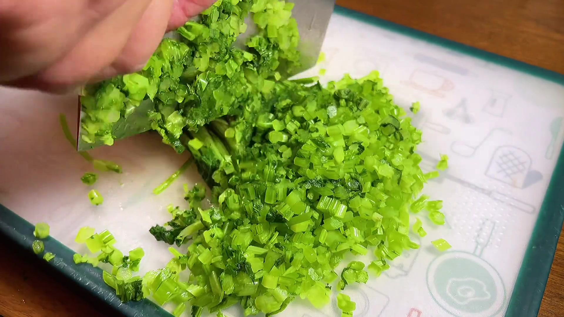 肉末雪里红的做法。