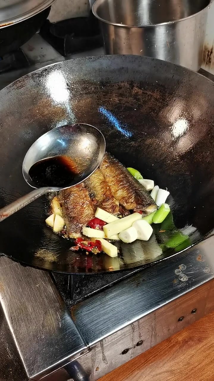 红烧青鱼的做法。 