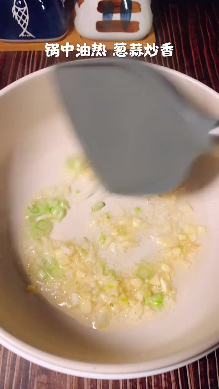 黄花鱼丸子汤的家庭做法。