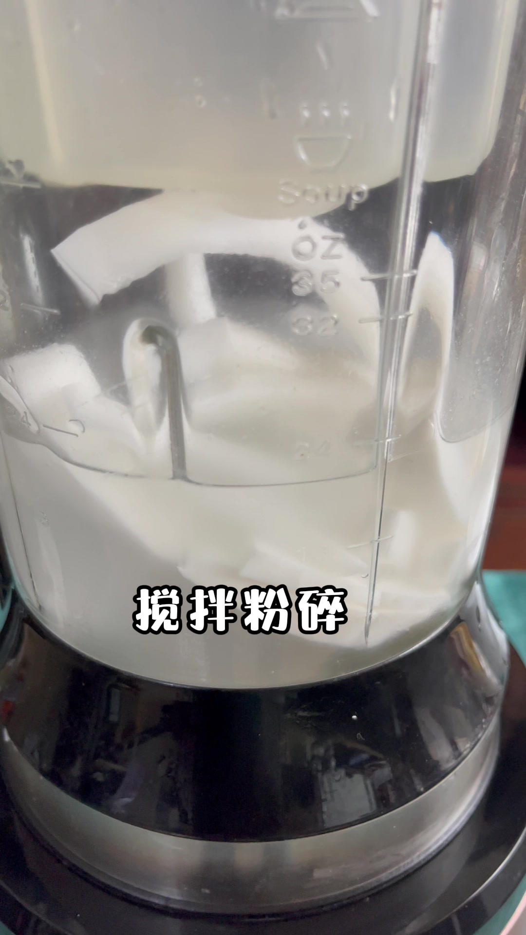 白花胶多少钱?白花胶椰子鸡汤。腥味淡、美味可口、暖胃又暖心。