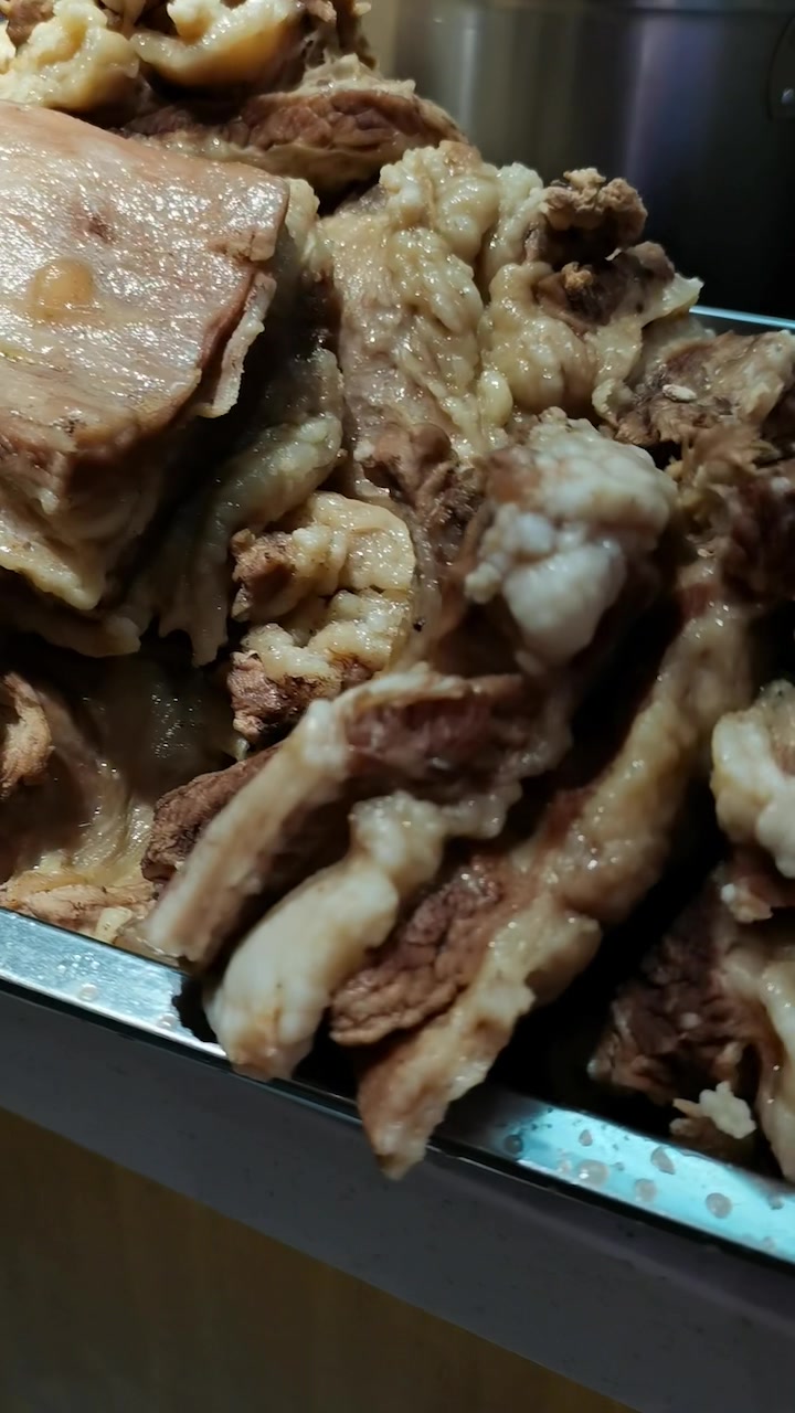 郑州东站附近80块钱一斤的南阳黄牛肉,你喜欢吃吗?