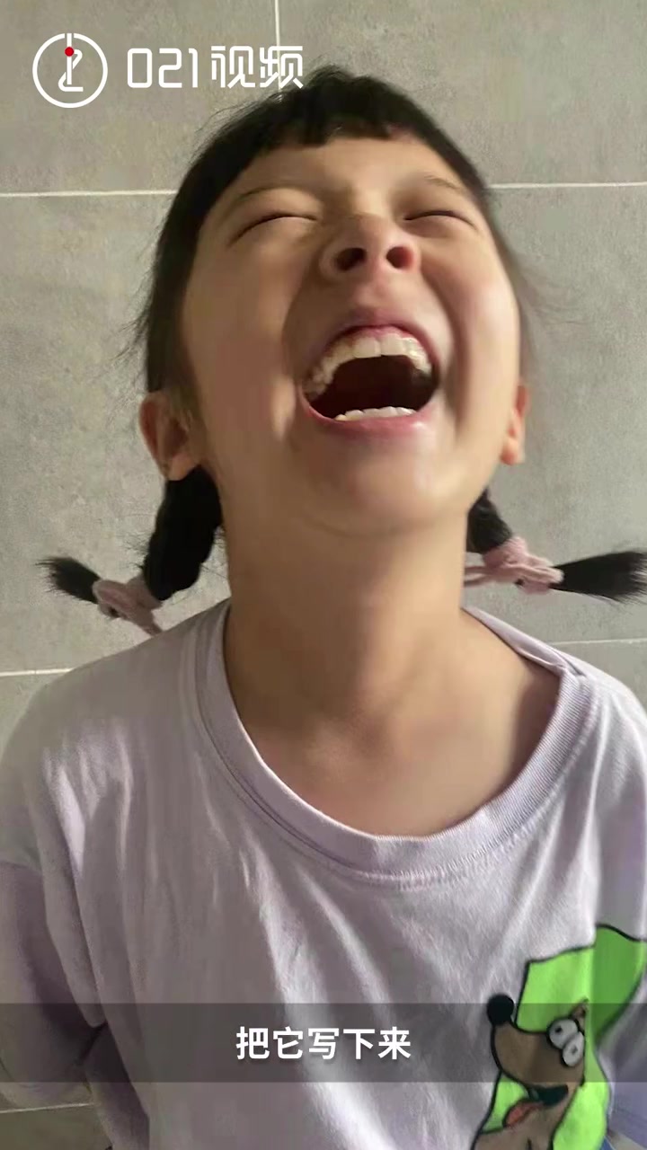 【七岁小姑娘的特殊日记!上海小学生童真简笔画日记走红】近日,上海小学生小羽的简笔画日记在网