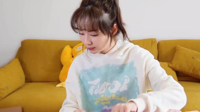 崽崽们我来跟你们好物分享啦!这次是王小卤 和汇源果汁官方微博 联名的零食大礼包~有吃又有喝