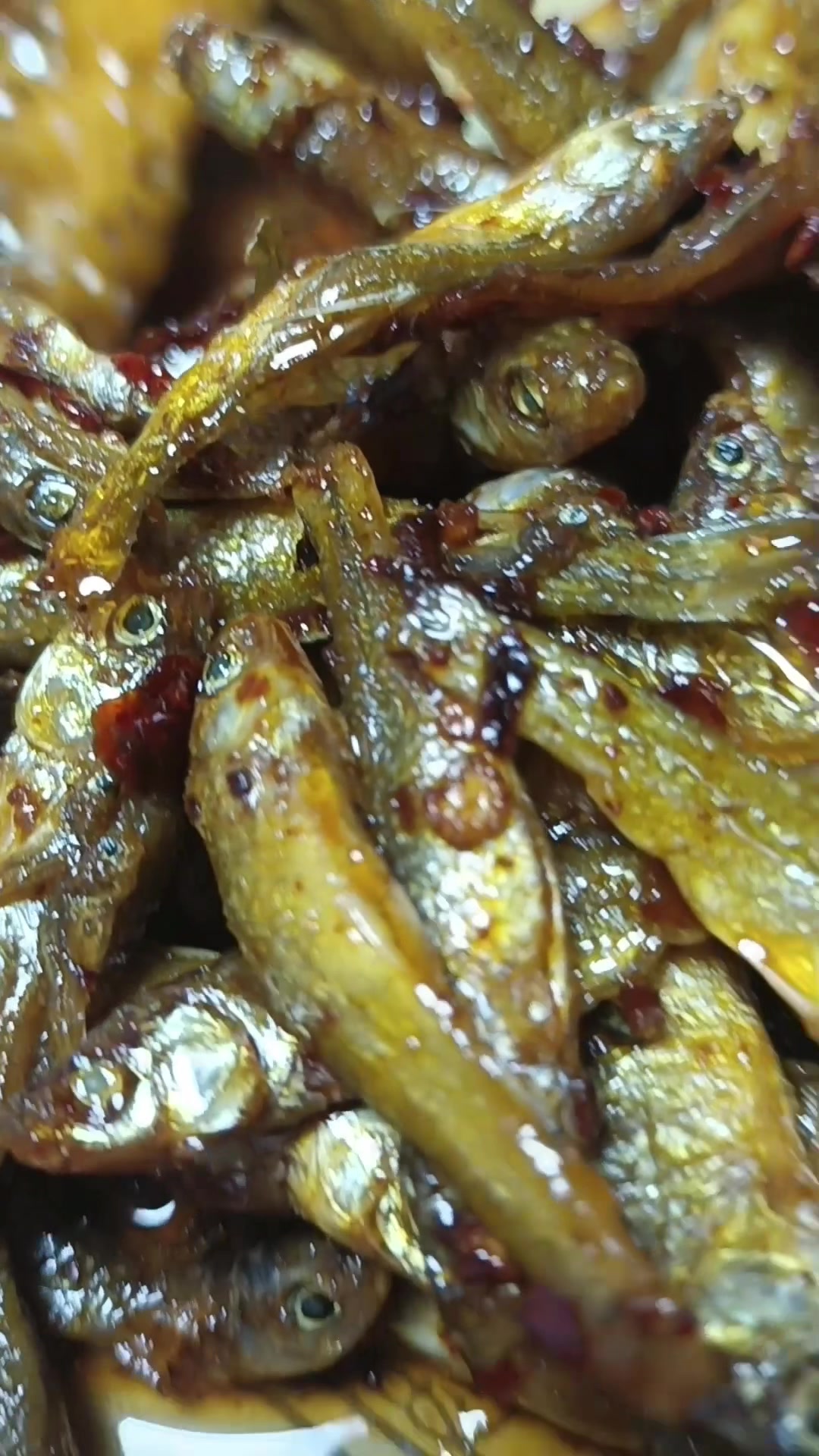 这样的辣椒炒小鱼干,香辣又美味。