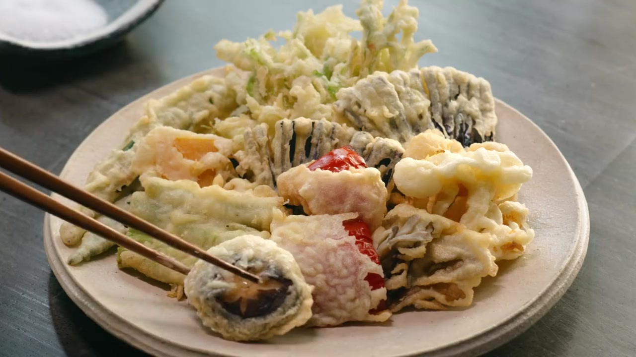 #中午吃什么#【火山年糕部队锅】大盘烧烤、蔬菜天妇罗,都是小白也能操作的聚餐绝招,而且都有