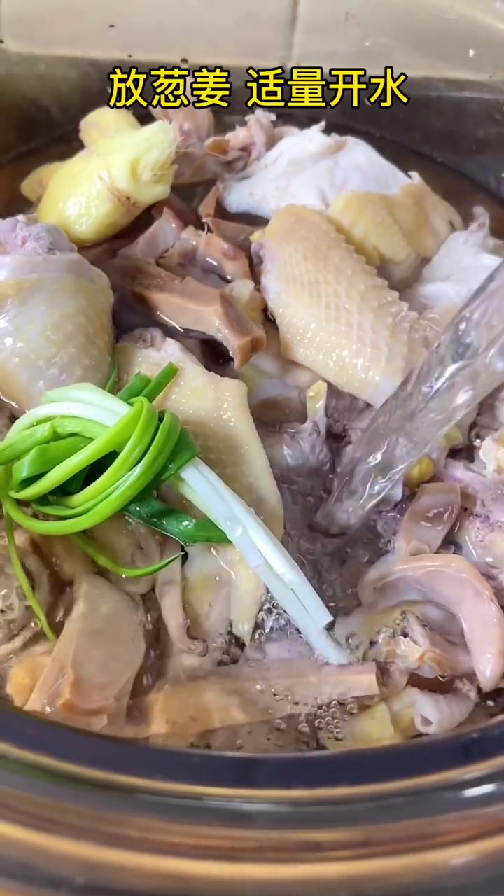 墨鱼鸡汤怎么炖好喝又营养。