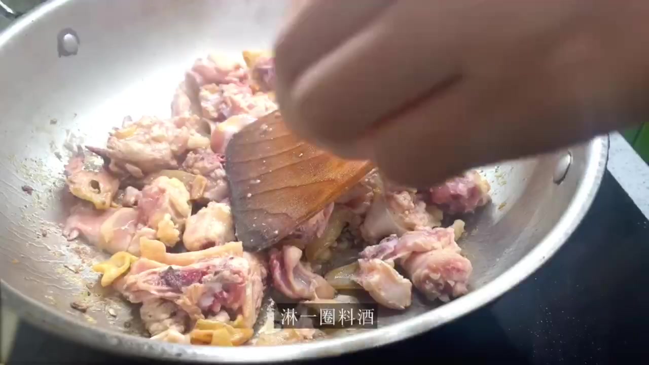 干墨鱼炖鸡最正宗的做法