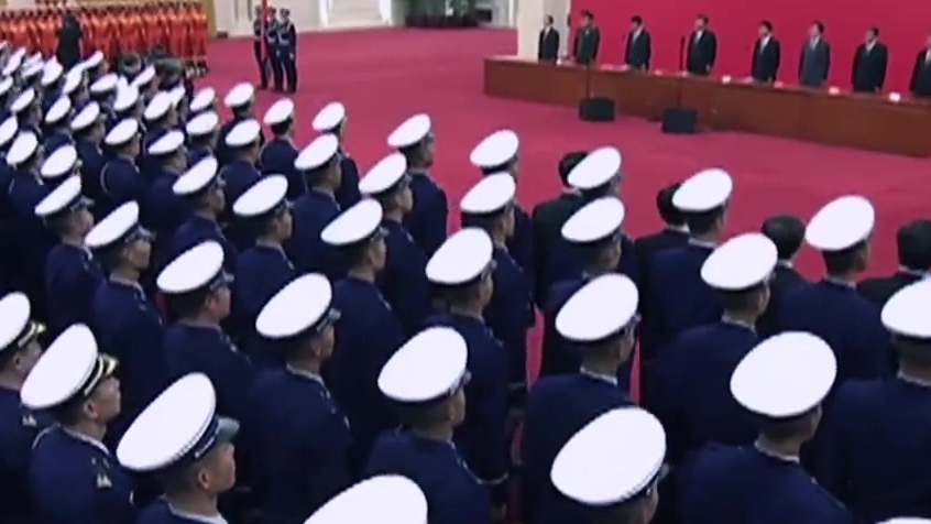 119秒致敬119【微视频|他们在】119消防日熊熊烈火中,他们身披战衣,逆向而行;刺骨洪