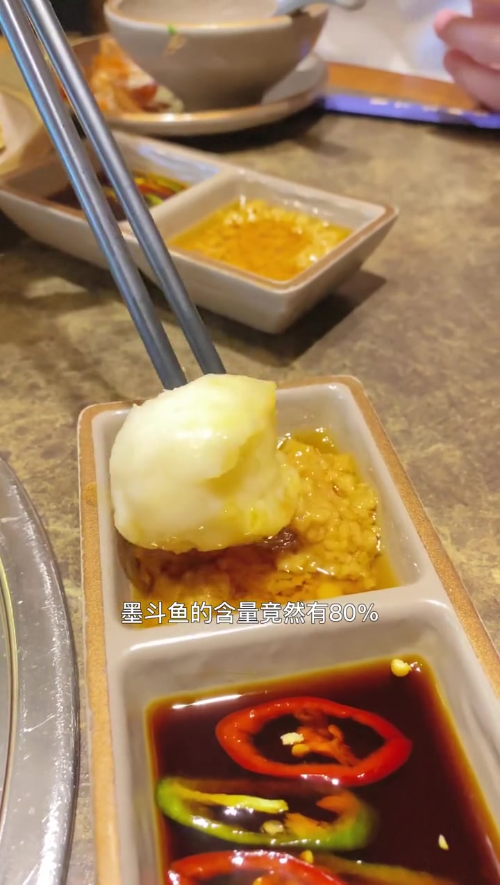 潮汕海鲜火锅,吃的真高兴啊  潮汕海鲜火锅,吃的真高兴啊  我在魔都压马路