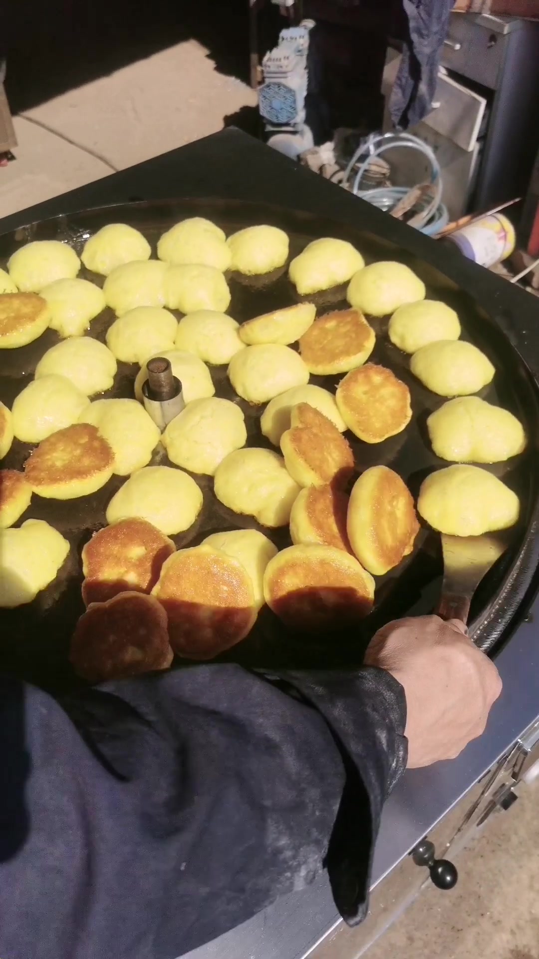 锅贴馒头机四合面大饼子转锅米糕机