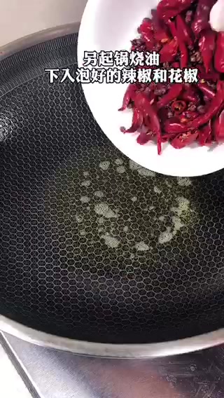辣子鸡的做法最简单做法视频。