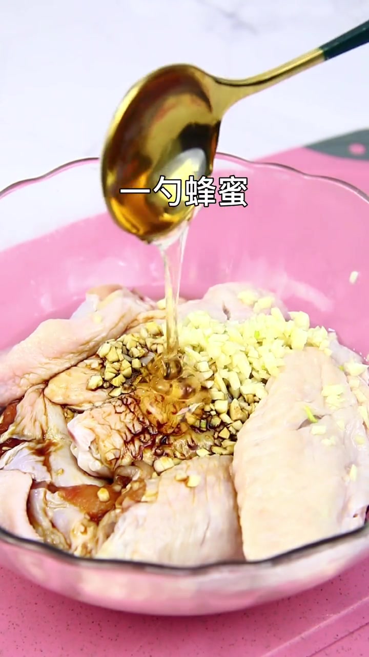 烤鸡翅腌制方法。 