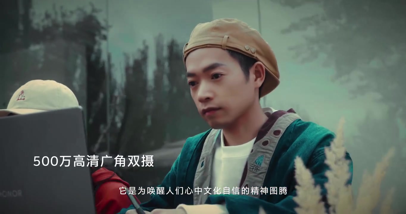 在古老的城墙下,灵动的壁画前,看见独特色彩之美,感受到筑起数千年岁月更替的厚重底蕴。落笔成