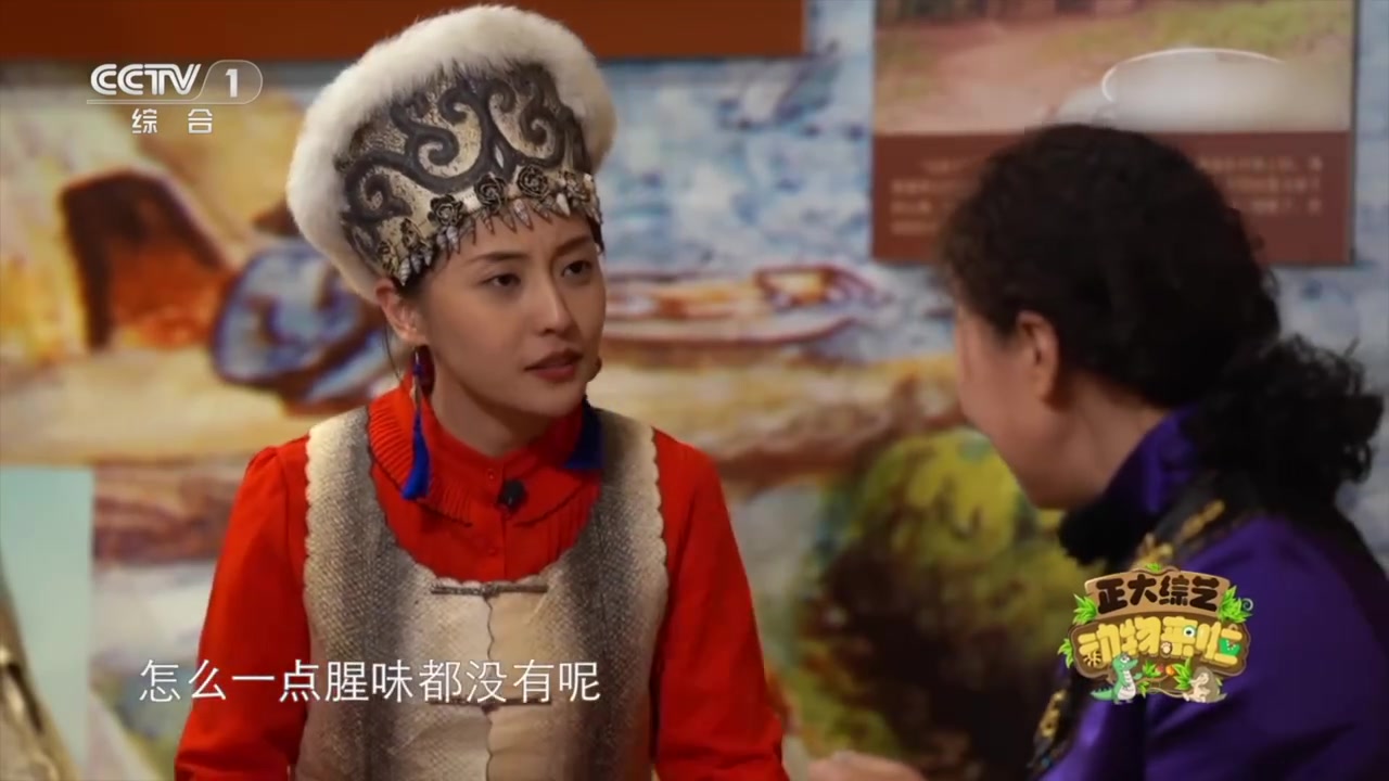 【赫哲族鱼皮衣没有腥味的秘诀 】鱼皮衣是赫哲族最具特色的服饰,制作繁琐,技艺精湛,具有很强