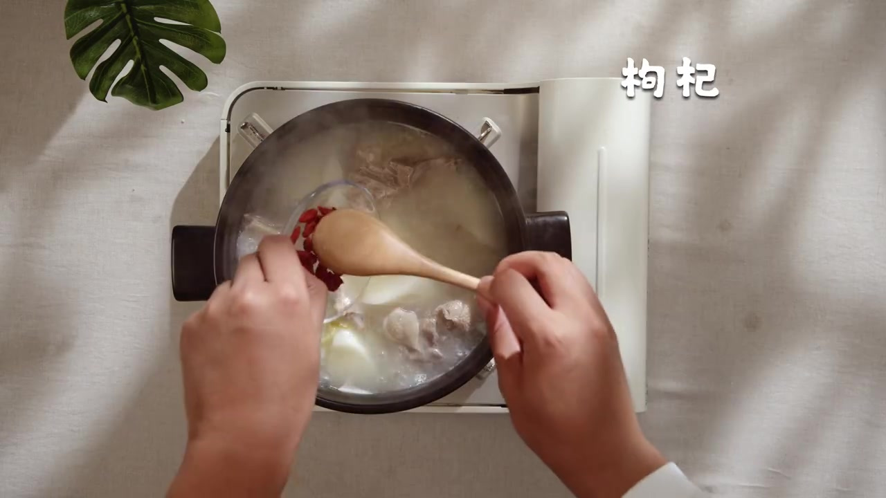 【山药老鸭汤】#食尚小布#清淡又滋补的山药老鸭汤,原来做起来并不复杂,想吃就试试,转起马住