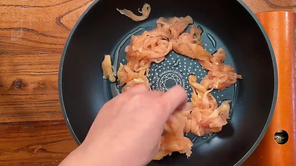 【小炒超嫩鸡胸肉】你们喜欢吃鸡胸肉吗香辣入味,不老不柴还少油,简单易做get!