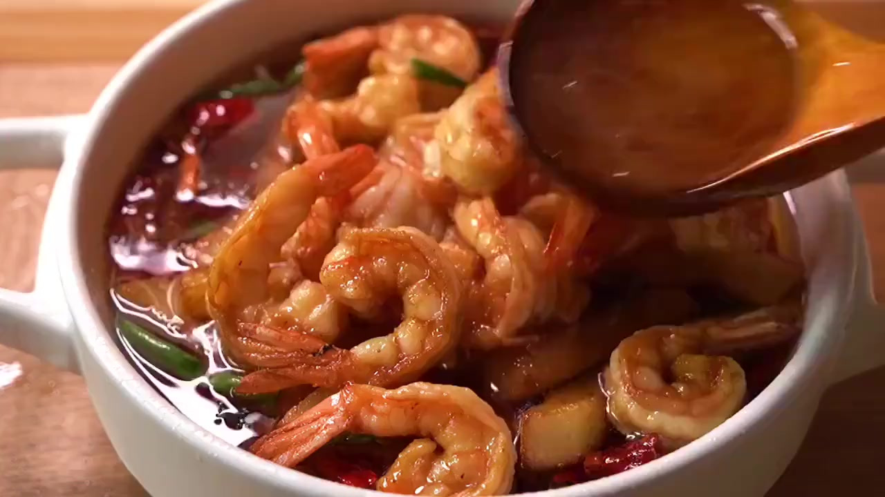 #唯有美食不可辜负# 【沸腾虾】#食尚小布#周末的晚餐,来做一道沸腾虾吧,也太鲜太好吃了!