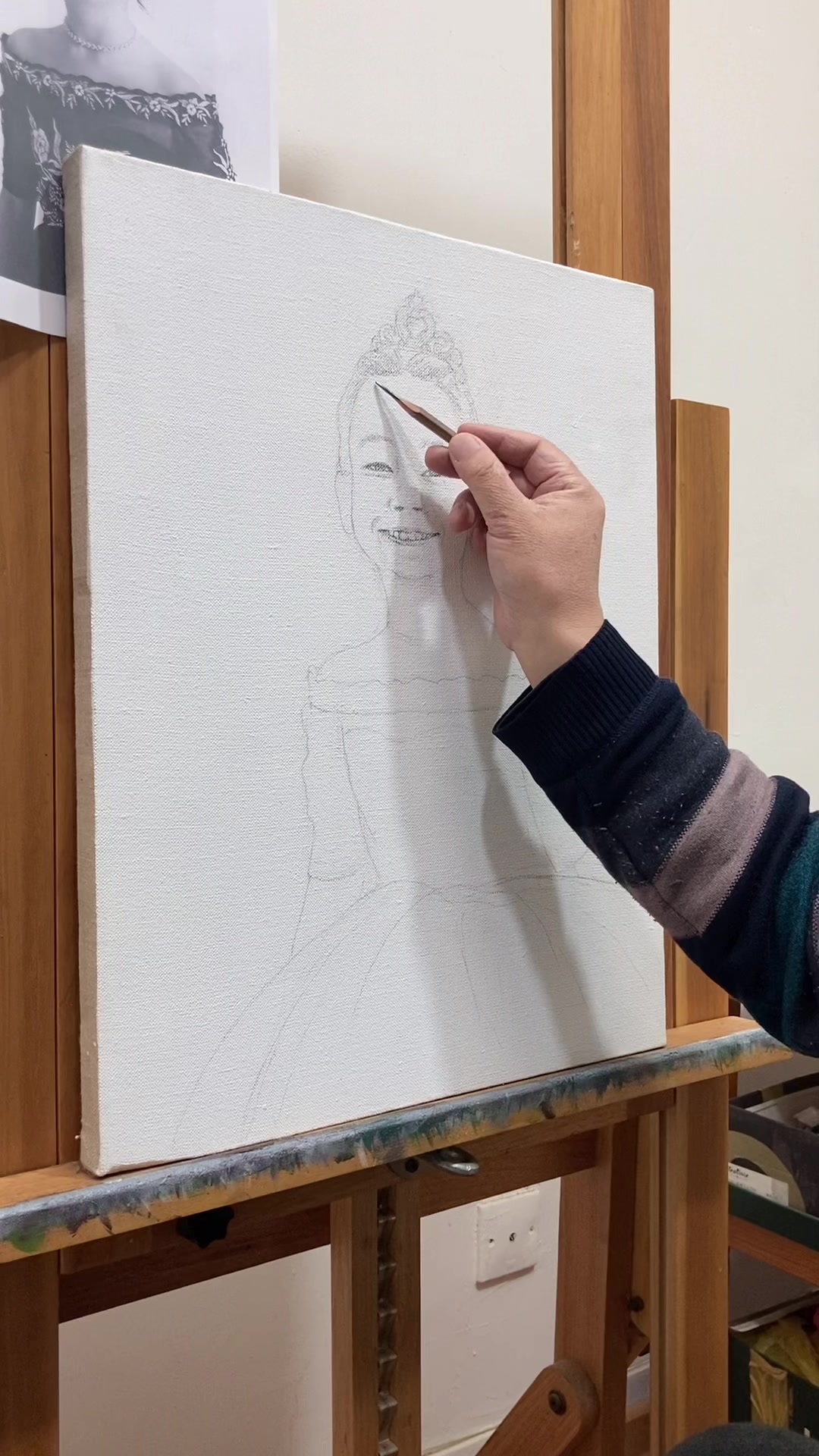 画一个小女孩的素描稿