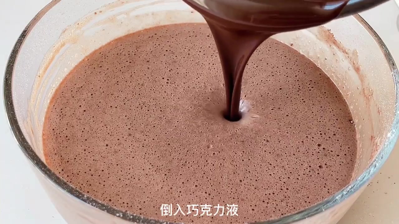 自制????巧克力熔岩蛋糕????一次成功????零失败???? meow～今日份甜品来咯[并不简单] 巧克力和寒