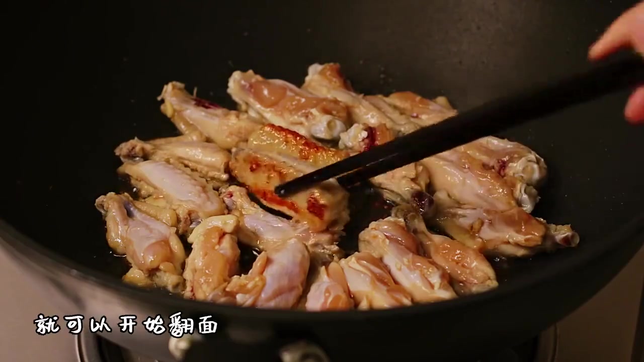 #美食时间#【蒜香鸡翅做法】鸡翅的做法太多,这个做法值得尝试,隔屏闻到香~快来试试有多好吃