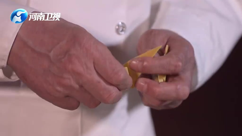 牡丹燕菜,洛阳水席中的重头菜!不仅颜值高,而且能把萝卜丝吃出燕窝丝的感觉~来到洛阳,这道始