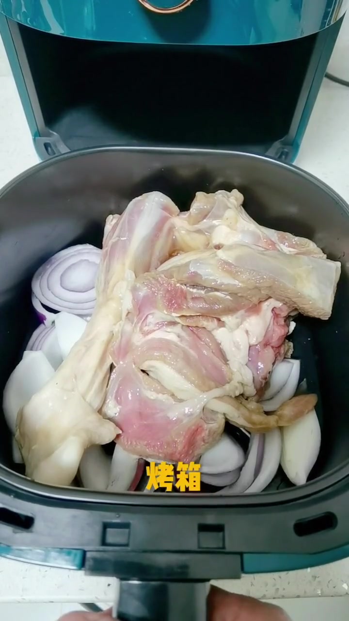 空气炸锅烤羊腿的做法。