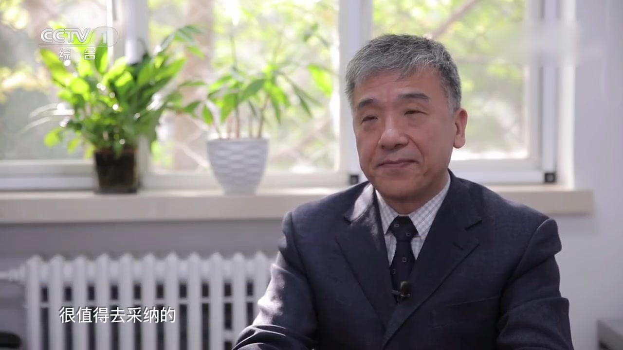 【三类人群不适合使用低钠盐】盐是生活中必备的调味品,但吃盐多会导致血压升高,这都是盐中的钠