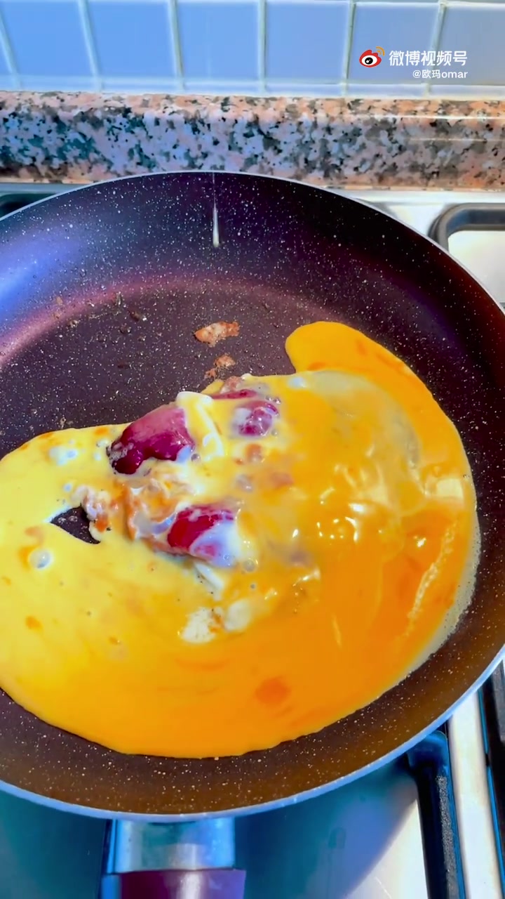 叫大家如何制作苏格兰清真培根炒蛋周末没事,瞎搞,其实我的厨艺还好啦。。你们周末干么呢? 