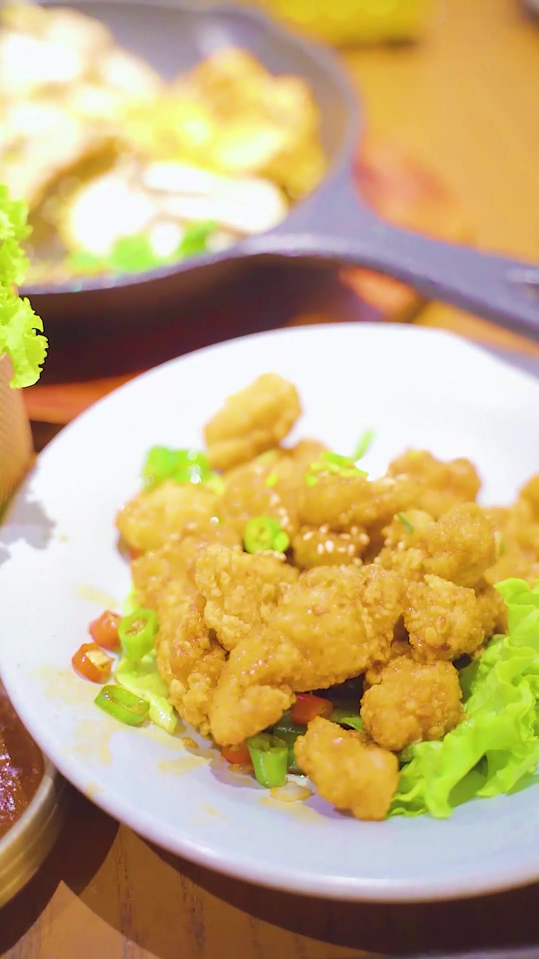 涨见识了!整只活章鱼烫火锅是什么味道??快来嗨探挑战一下!