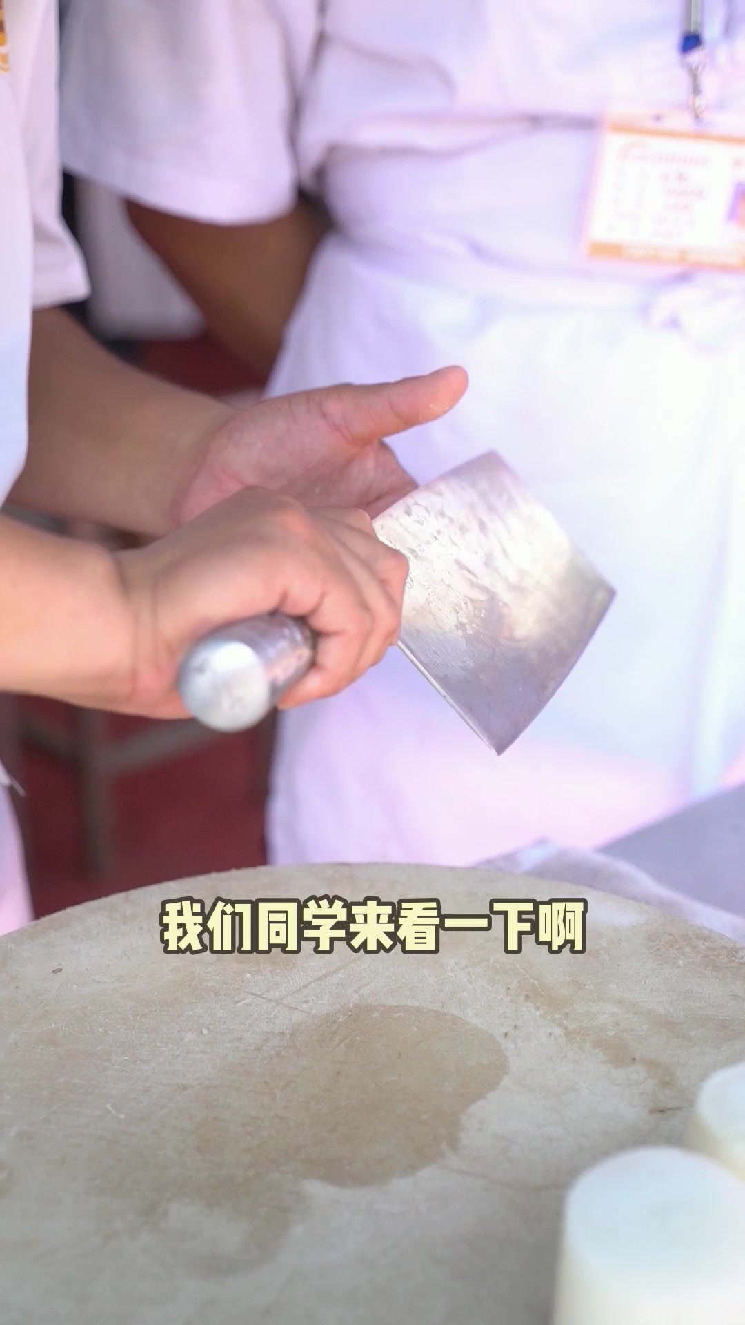 好多人拿刀拿不稳,更不用说切菜了～这样几个方法教给你立马学会