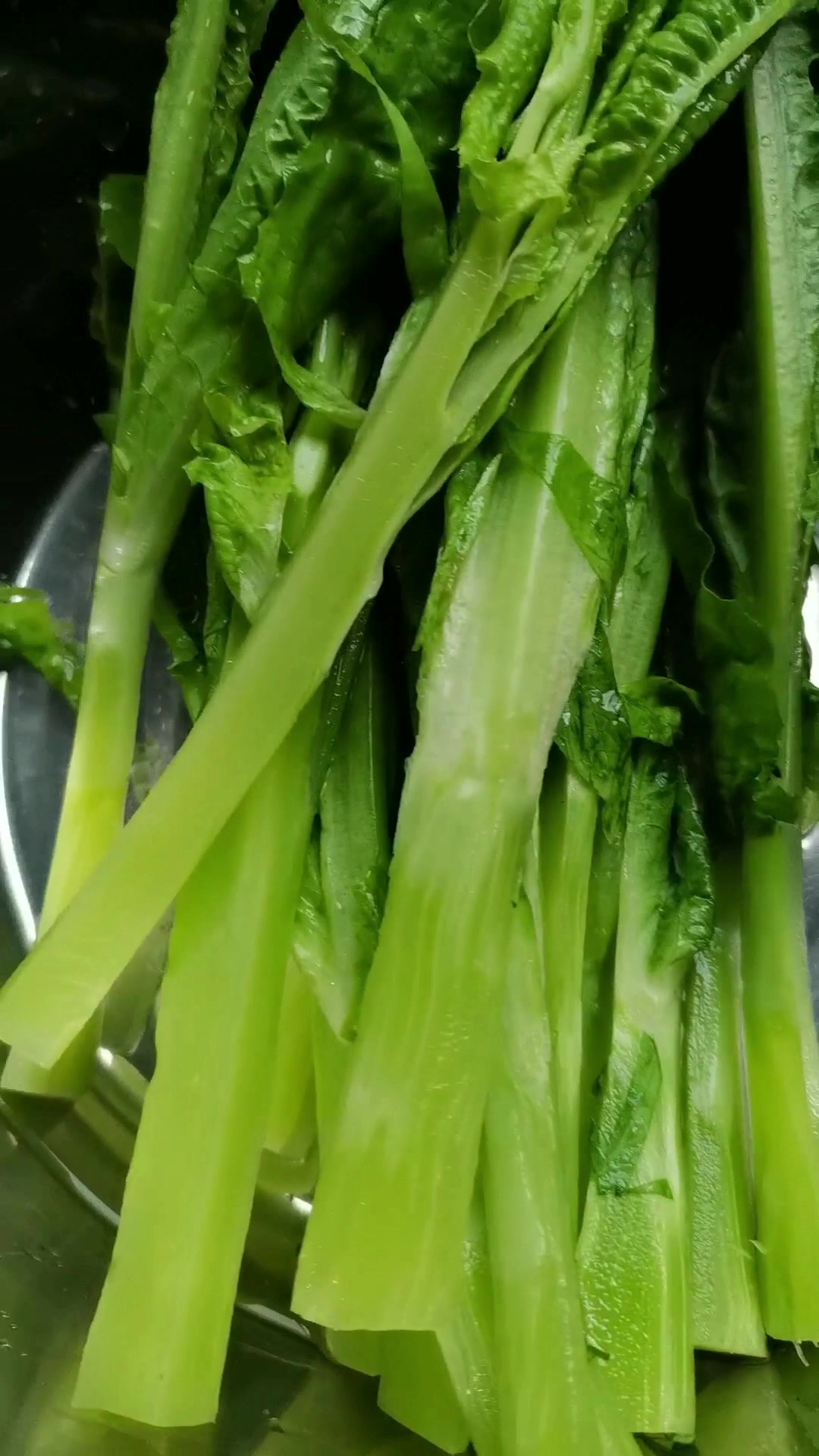 酸辣金汤底料,清新酸爽,特点鲜明,汤香清新、色泽金黄餐饮家用