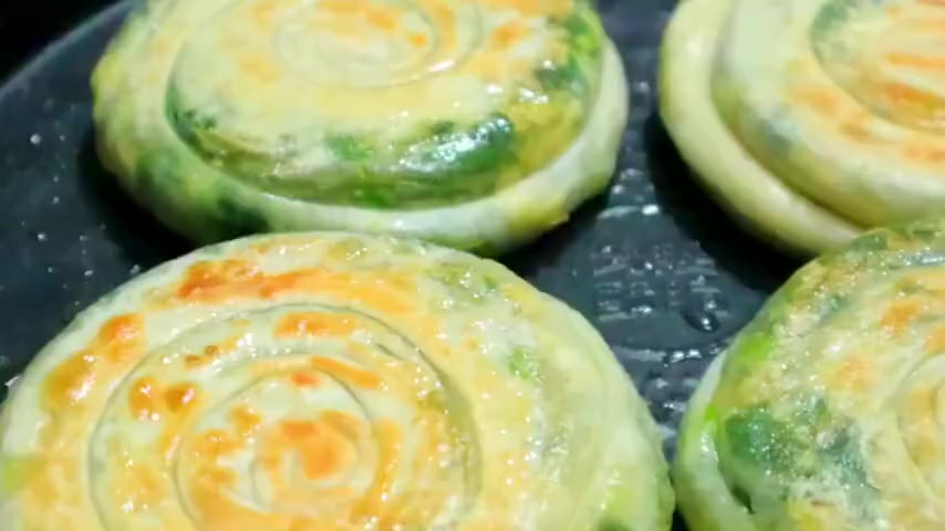 教你韭菜盒子新做法,皮薄馅多,不破皮不露馅,一次吃8个不过瘾