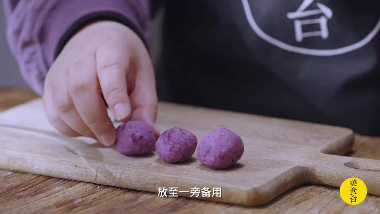 #不可辜负的美食# 爆浆芋泥芝士年糕!一口就爆浆,芝士大满足!奶香芋泥酱的变身 来源: