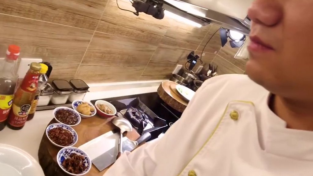 #中午吃什么# 热气腾腾的【石锅豆腐】,软糯弹滑,酱香浓郁,冬季家庭必备~老饭骨家宴 
