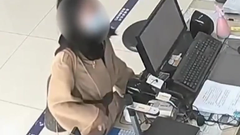 #我为群众办实事# 【泪目,“好久不见”!民警帮病重老人找回亡妻唯一照片】 南京张女士的母