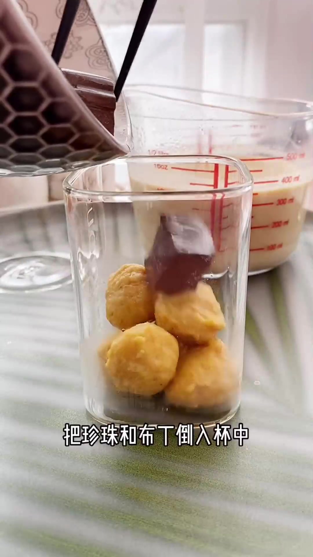 谁能像我一样,这么精心的给老婆做布丁奶茶?网友:有“毒”吧!
