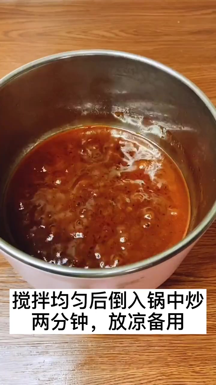 煎饼果子和酱汁的做法