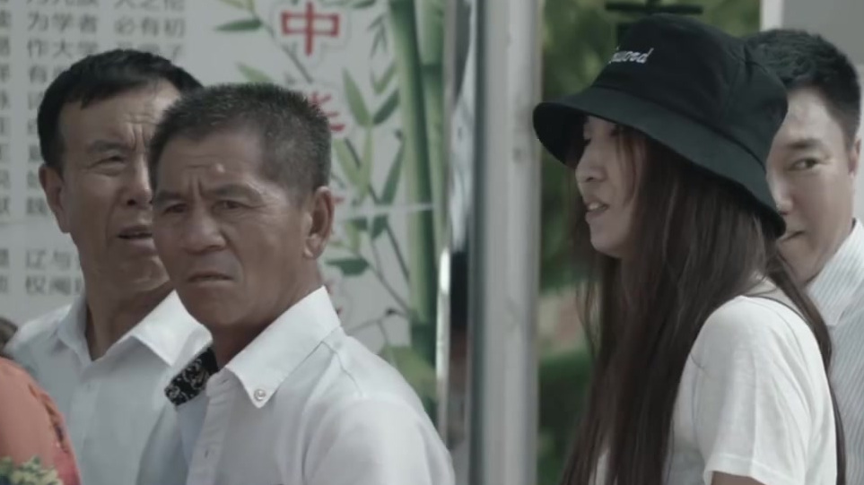 剧美生活,无限热爱!2021年微博#电视剧大赏# 开始啦,阳光进来了,爱你的人也进来了贺顿